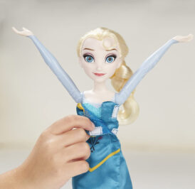 Boneca Hasbro Frozen Roya B9203 Elsa Vestido Real - Imagem 12