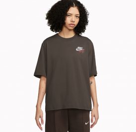 Camiseta Nike Feminina Sportswear M - Marrom FJ9754-237 4 Camiseta Nike Feminina Sportswear M - Marrom FJ9754-237 - Image 1