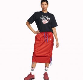 Camiseta Nike Feminina Sportswear M - Preta FQ8870-010 - Imagem 5