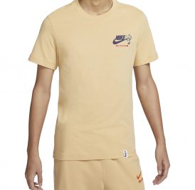 Camiseta Nike Masculino OC Sportswear Graphic M Marrom – FV3754252 - Imagem 3